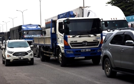 Quốc lộ 51 ùn ứ cục bộ nhiều nơi sau khi phân luồng sửa  khe co giãn ở cầu Long Thành