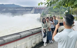 Hồ thủy điện Hòa Bình được lệnh mở cửa xả đáy thứ ba