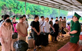 Tiếp nhận 45 người về từ Campuchia, đa số được giải thoát từ các khu tổ chức lừa đảo