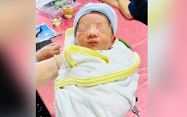 Tìm thân nhân bé trai sơ sinh bị bỏ rơi trước cổng chùa ở phường Thới An, TP.HCM