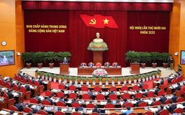 Khai mạc Hội nghị Trung ương lần thứ 12: Xem xét công tác cán bộ, tiếp tục cải cách, đổi mới