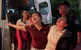 Người thân khóc nấc đưa thi thể nạn nhân vụ lật tàu Vịnh Xanh 58 về quê