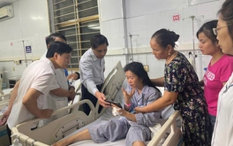 Người phụ nữ Hưng Yên kể lại giây phút tàu du lịch lật trên vịnh Hạ Long
