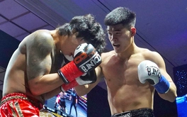 Võ sĩ Việt đấm knock-out đối thủ Hàn Quốc sau 1 phút