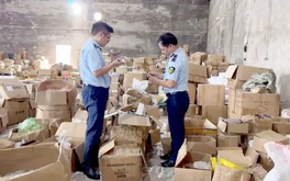 Quản lý thực phẩm trong 'siêu đô thị': Không ngoại lệ cho hàng nhà làm
