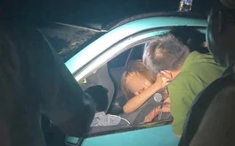 3 giờ nghẹt thở giải cứu cô gái bị thanh niên dùng dao khống chế trên taxi