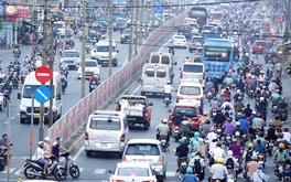 Cần tách riêng làn ô tô và xe máy