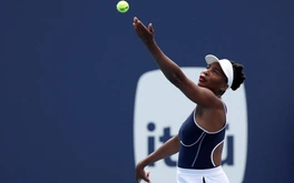 Vượt qua 'cơn đau phụ nữ', Venus Williams trở lại quần vợt ở tuổi 45