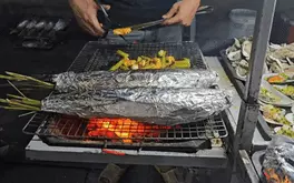 Muốn ăn hải sản Vũng Tàu, nương theo mùi khói bếp vào chợ Xóm Lưới