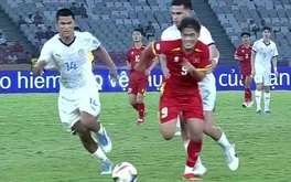 Trọng tài đuổi nhầm cầu thủ ở trận Việt Nam thắng Philippines