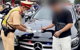 Dùng AI tạo ảnh đi xe sang bị CSGT lập biên bản, bị xử phạt 7,5 triệu đồng