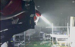 Lần đầu tiên Công an Đà Nẵng dùng robot chữa cháy nhà xưởng