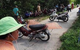Trên đường đi vườn về thì bị đâm chết, chiếc rìu còn trên ngực