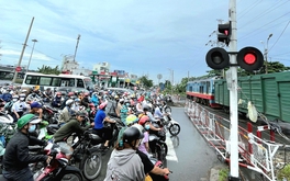 Dời ga xe lửa, dùng mặt bằng tuyến đường sắt nội đô làm metro trên cao?