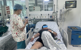 12 tuổi nhưng nặng 83kg, bé trai suy hô hấp nặng, tổn thương gan khi mắc sốt xuất huyết
