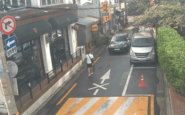 Vờ bị gương xe quệt làm vỡ kính, người đàn ông lừa đảo được hàng trăm triệu