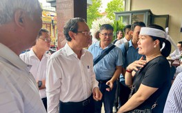 Bí thư Thành ủy TP.HCM Nguyễn Văn Nên viếng các nạn nhân vụ cháy cư xá Độc Lập