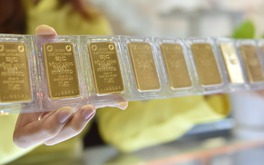 Giá vàng miếng SJC vọt lên 121 triệu đồng/lượng, USD ngân hàng giảm mạnh