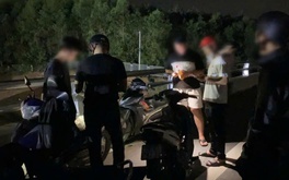 Phát hiện nhóm thanh thiếu niên ném đá vào các phương tiện di chuyển trên cao tốc
