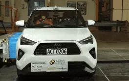 Toyota Yaris Cross hay bị chê vỏ mỏng, nhưng lại nhận được 5 sao an toàn