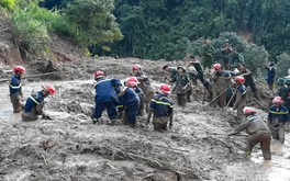 Bí thư Hà Nội thăm hỏi 2 tỉnh Điện Biên và Sơn La bị ảnh hưởng mưa lũ, chi 8 tỉ đồng hỗ trợ