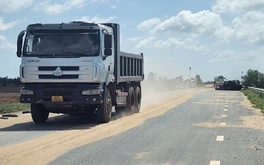 Thiếu cát san lắp, đường N1 thi công gần 4 năm vẫn còn 2,5km chưa xong