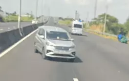 Chạy lố ngã rẽ, nữ tài xế lái ô tô quay đầu, đi ngược chiều