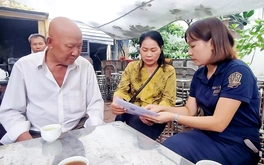 Phía sau hợp đồng bảo hiểm: Phải bên cạnh lúc khách hàng khó khăn nhất