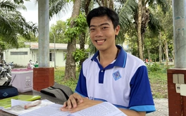 Nam sinh 'bị bỏ rơi' từng được tiếp sức 50 triệu đồng, năm nhất đại học đạt điểm xuất sắc