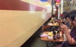 Authorities verify viral video of train hitting tables on Hanoi’s popular trackside café street