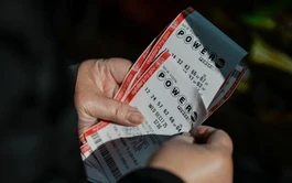 US Powerball jackpot could be someone's billion-dollar Christmas present