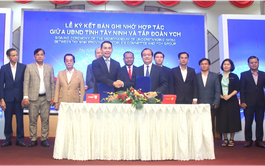 Vietnam’s southern province joins hands with Singaporean firm to boost logistics 
