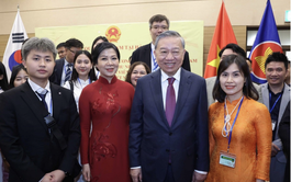 Party chief To Lam meets Vietnamese community in South Korea 