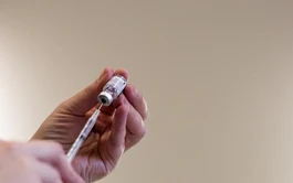 US vaccine advisers abandon broad COVID shot support