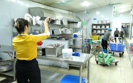 Hanoi schools ordered to review canteen food sources after 300-tonne diseased pork scandal