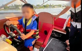 Vietnamese man fined after letting 4-year-old son steer speedboat