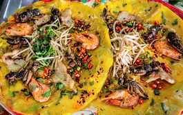 Rainy-season treat in central Vietnam: cricket-filled ‘banh xeo’