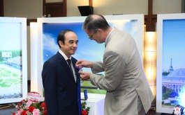 Vietnamese university rector presented with France’s Order of Academic Palms