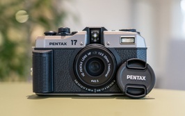 Pentax 17: Máy ảnh phim chia đôi khung hình của Ricoh