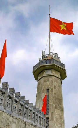 Cột cờ A Pa Chải cao hơn 45m