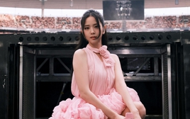 Jisoo (BLACKPINK) nói về dự án âm nhạc; Moon Ga Young có phim điện ảnh