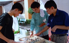 Sinh viên Nhân văn lan tỏa tình yêu nghệ thuật qua ‘Hoa Chào Ngõ Hạnh’