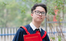 Nam sinh mê toán bất ngờ khi là thủ khoa chuyên tin lớp 10 Hà Nội