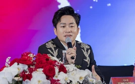 Tùng Dương luôn cảm thấy tự hào và hãnh diện khi hát về quê hương đất nước
