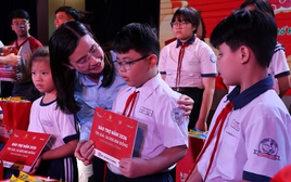 Xuân sẻ chia - Tết yêu thương: Trao hơn 6,8 tỷ đồng bảo trợ cho thiếu nhi mồ côi cha mẹ do COVID-19 tại TP.HCM