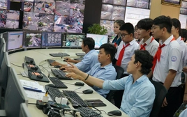 Thiếu nhi TP.HCM khám phá "bộ não" điều hành điện và giao thông đô thị