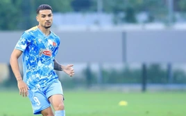 Hoàng Hên ra sân trận giao hữu tuyển Việt Nam đấu Bangladesh