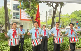 Những câu chuyện dễ thương trong ngày thi thứ hai Olympic Cánh én lần thứ 15