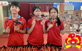 Những món quà tiếp sức thí sinh trong kỳ thi tốt nghiệp THPT từ chiến sĩ Hoa phượng đỏ