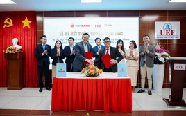 Sinh viên UEF được đầu tư phòng thực hành nghiệp vụ ngân hàng hơn 1 tỉ đồng